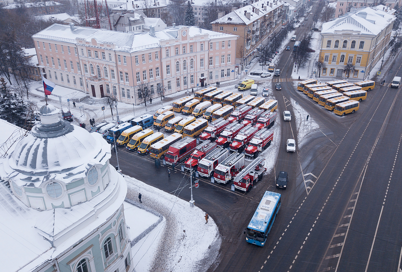 Семьи, школы, пожарные: в Твери губернатор вручал автомобили | ТОП Тверь  новости