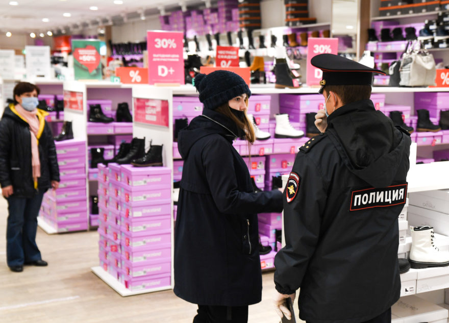 Двоих предпринимателей оштрафовали в Тверской области за продавцов без масок Двоих предпринимателей оштрафовали в Тверской области за продавцов без масок
