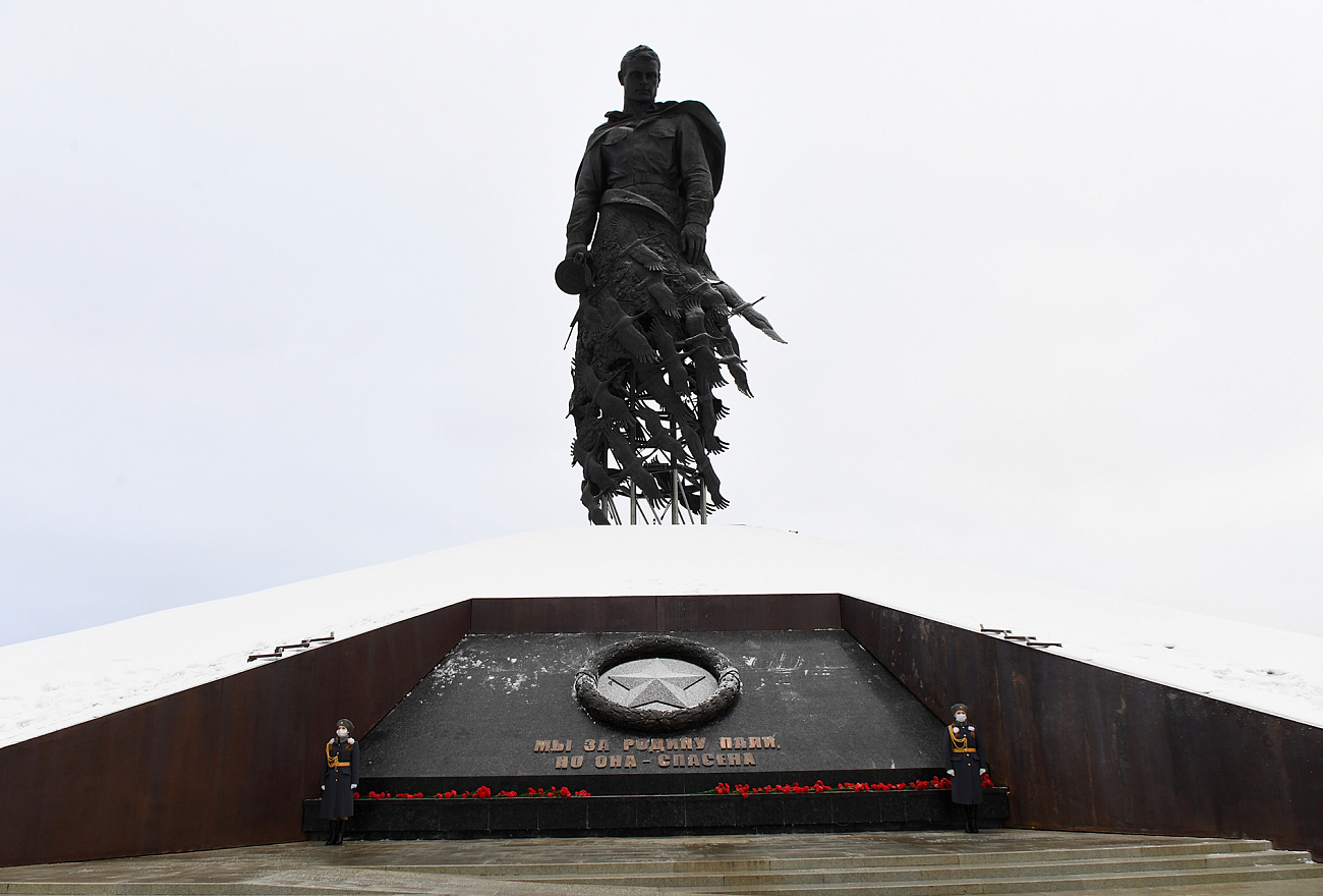 Губернатор Игорь Руденя приехал к Ржевскому мемориалу