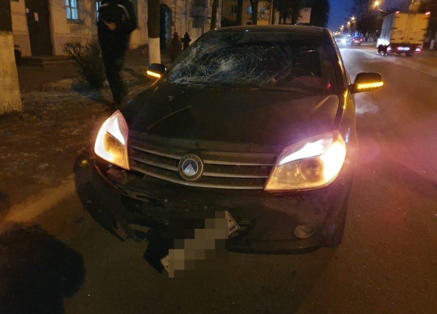 Перебегавшая дорогу пенсионерка угодила под колёса машины в Тверской области Перебегавшая дорогу пенсионерка угодила под колёса машины в Тверской области