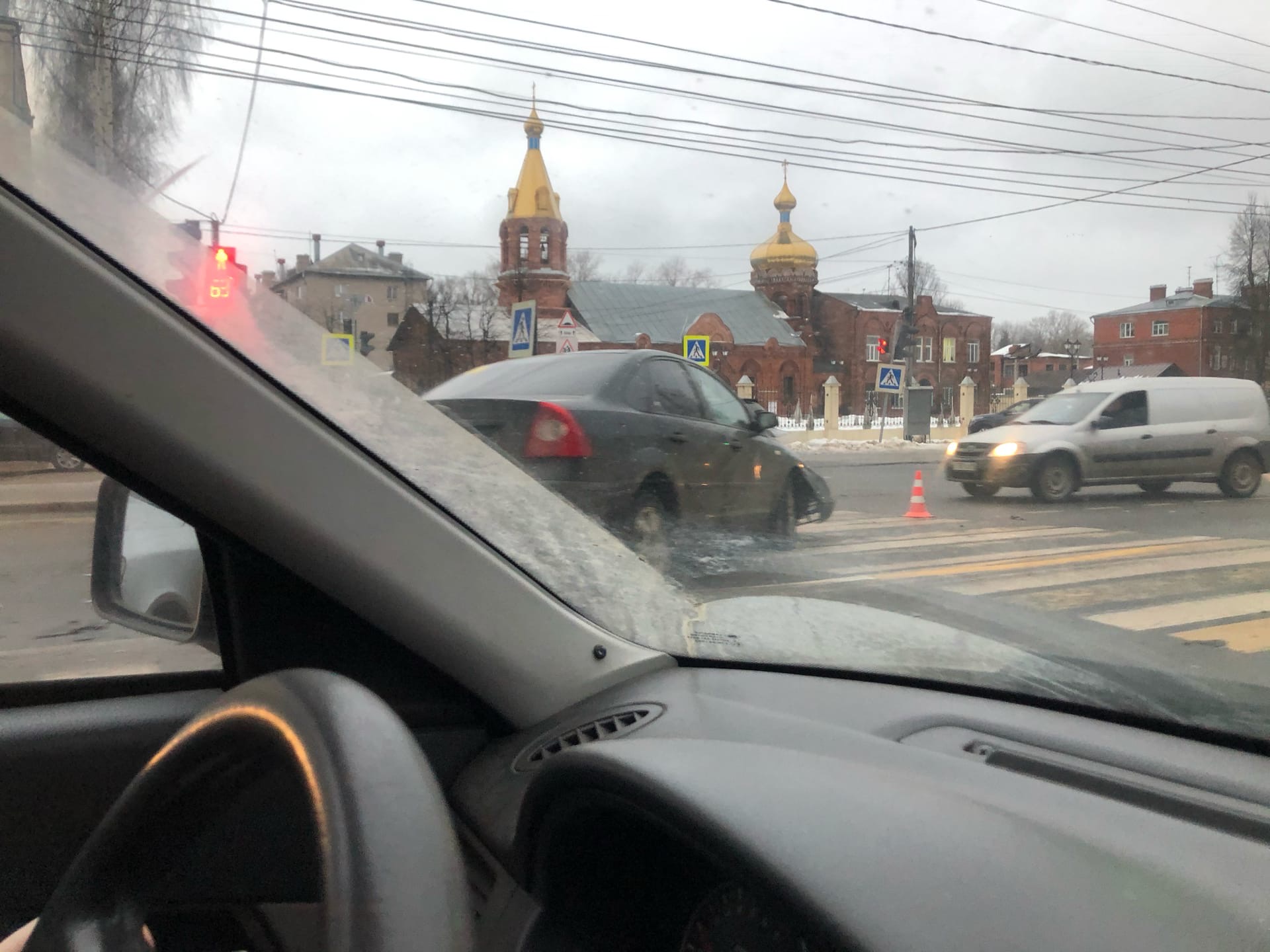 Авария в Твери вчера на Санкт Петербургском шоссе. Авария в Твери вчера Петербургском шоссе. Авария в Твери сегодня на Петербургском шоссе. ДТП В Твери сегодня утром.