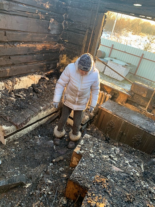 Тверской семье, потерявшей на пожаре дом и любимых животных, срочно нужна помощь