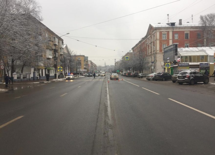 Пожилой мужчина сломал рёбра, попав под машину на зебре в Твери Пожилой мужчина сломал рёбра, попав под машину на зебре в Твери