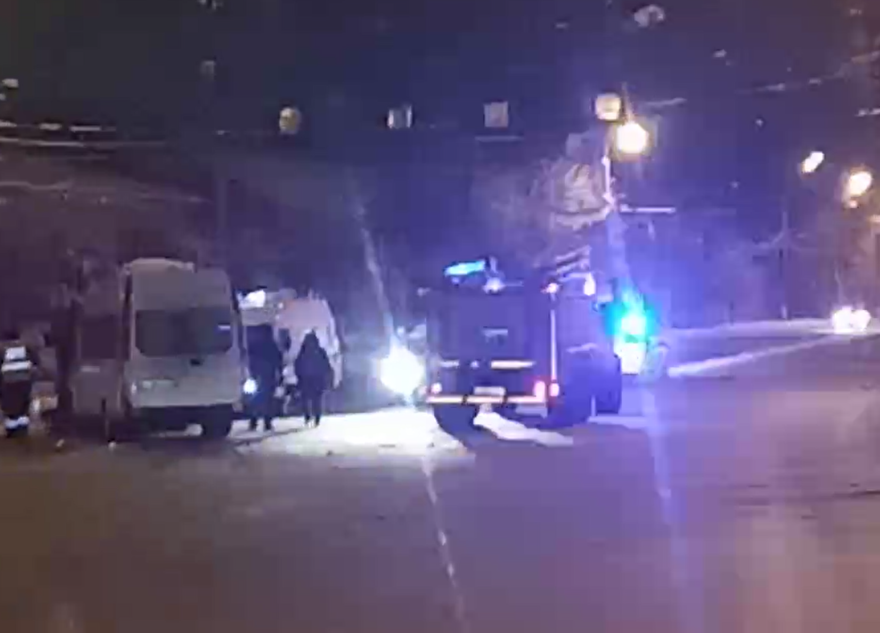 Опубликовано видео с места столкновения скорой помощи и "Газели" в Твери Опубликовано видео с места столкновения скорой помощи и "Газели" в Твери
