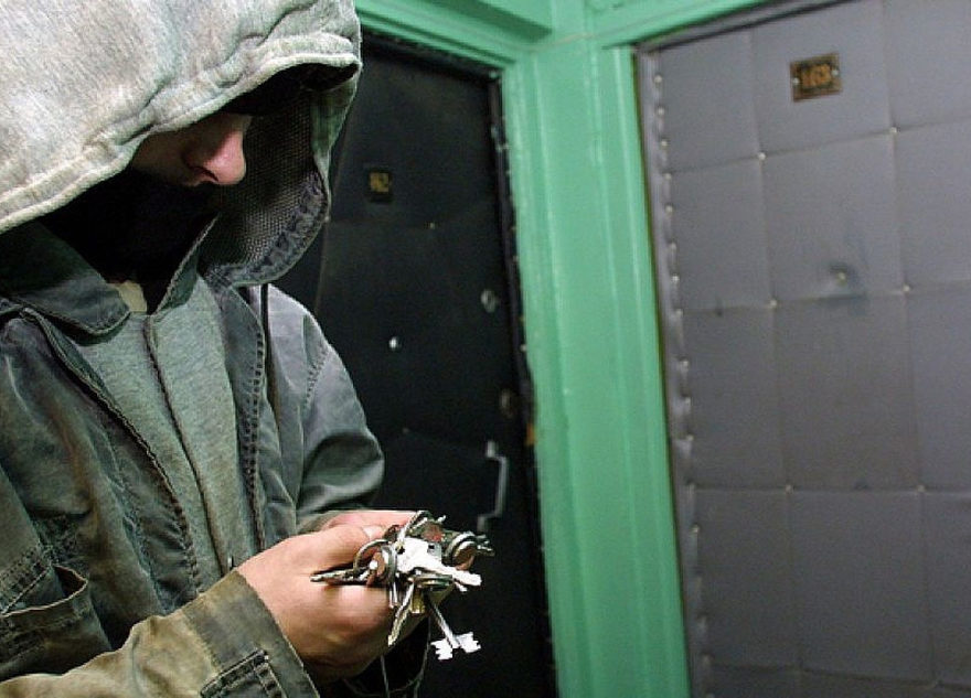 Жителей Твери, уехавших на отдых, предупреждают о квартирных ворах Жителей Твери, уехавших на отдых, предупреждают о квартирных ворах