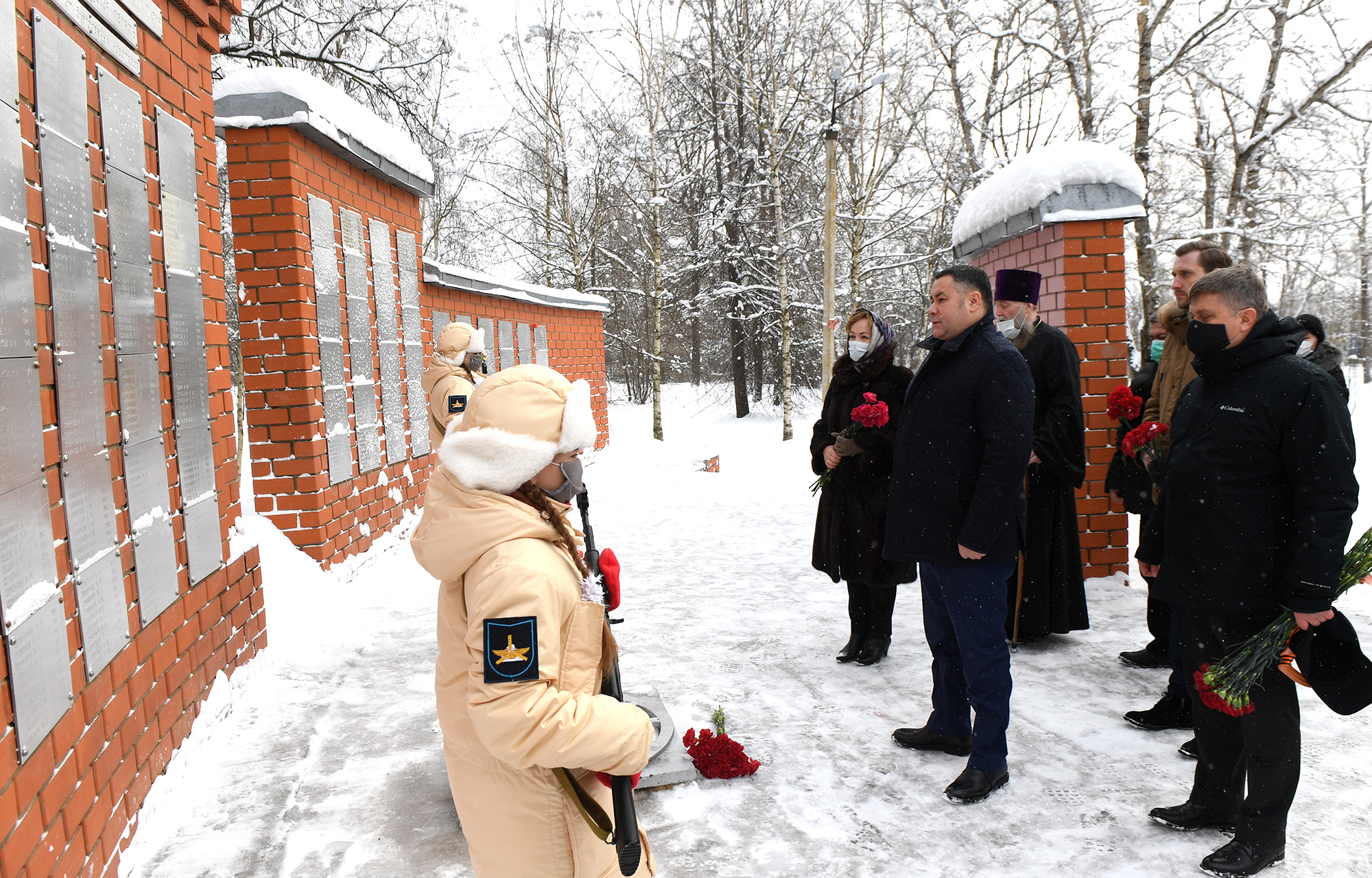 Игорь Руденя в Торжке почтил память красноармейцев, павших в годы Великой Отечественной войны