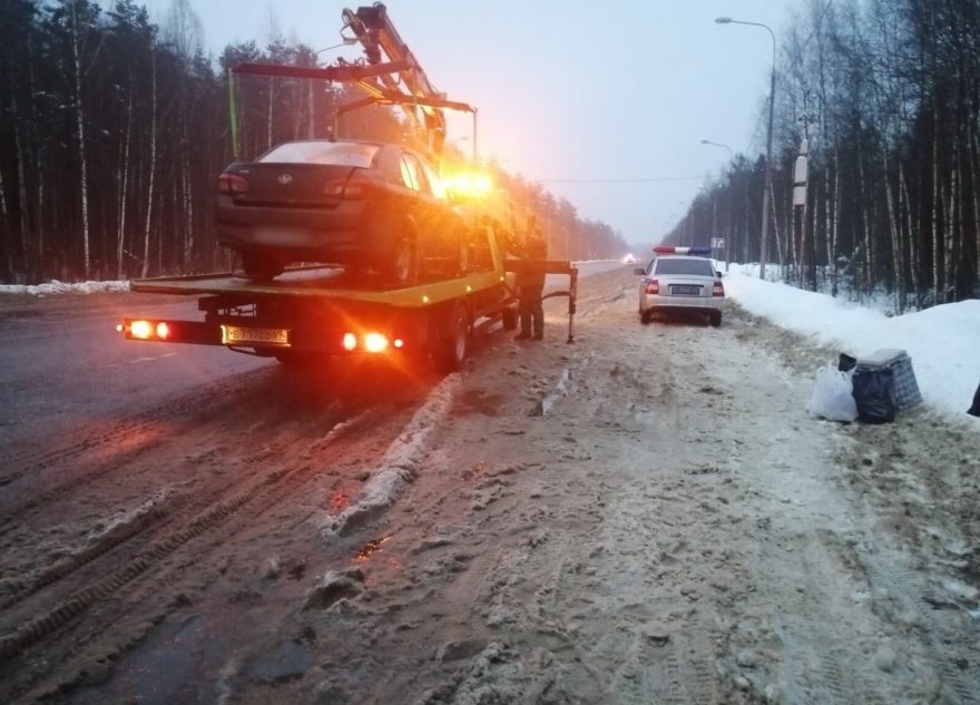 Под Тверью пьяный водитель "отправил" кроссовер в остановку Под Тверью пьяный водитель "отправил" кроссовер в остановку