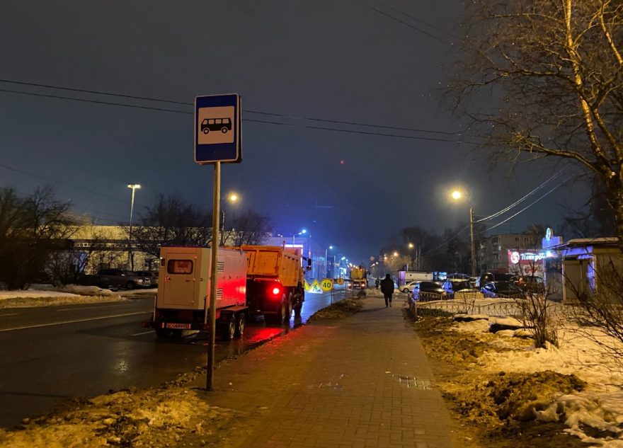 В Твери провалился асфальт на проспекте Победы В Твери провалился асфальт на проспекте Победы