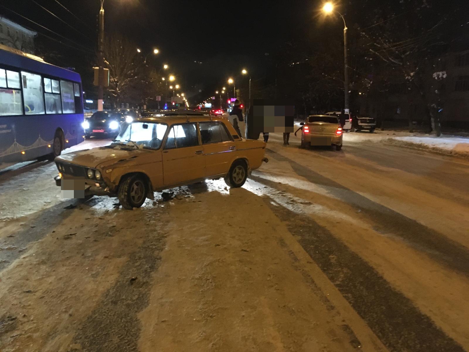 Водитель тверь. Заволжский район Тверь ДТП. Авария на перекрёстке Тверь сегодня.