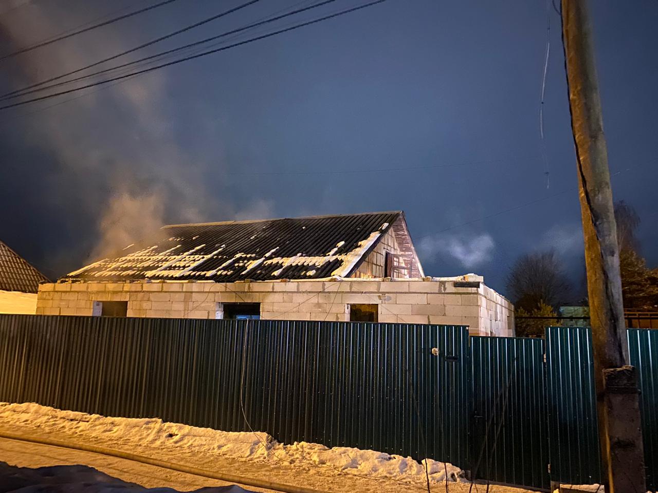 Опубликовано фото пожарища в Тверской области, откуда вытащили девочку