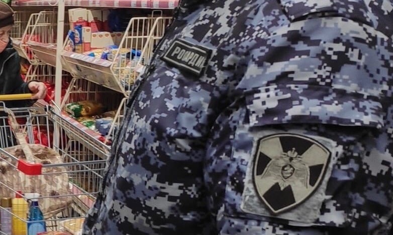 Рецидивист прошёл мимо кассы супермаркета в Твери с полным пакетом продуктов Рецидивист прошёл мимо кассы супермаркета в Твери с полным пакетом продуктов