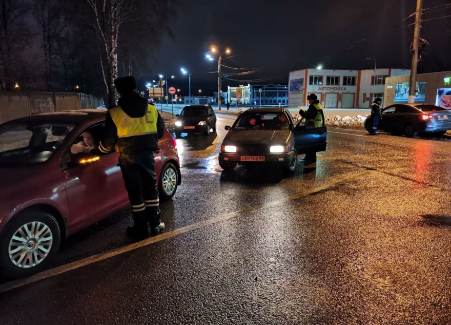 В Твери за одни сутки поймали больше десятка пьяных водителей В Твери за одни сутки поймали больше десятка пьяных водителей