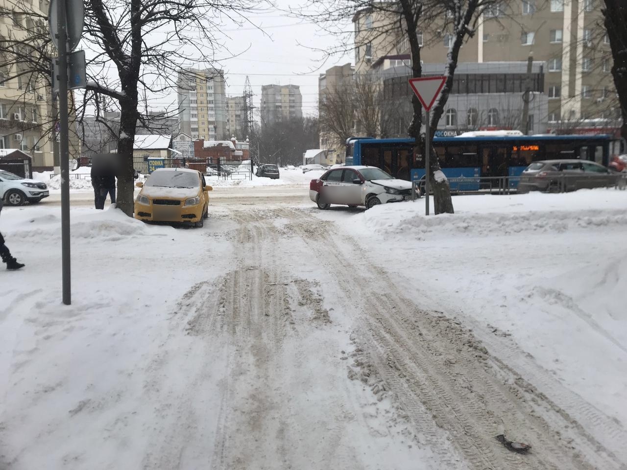 В Твери госпитализировали женщину, которая неправильно повернула