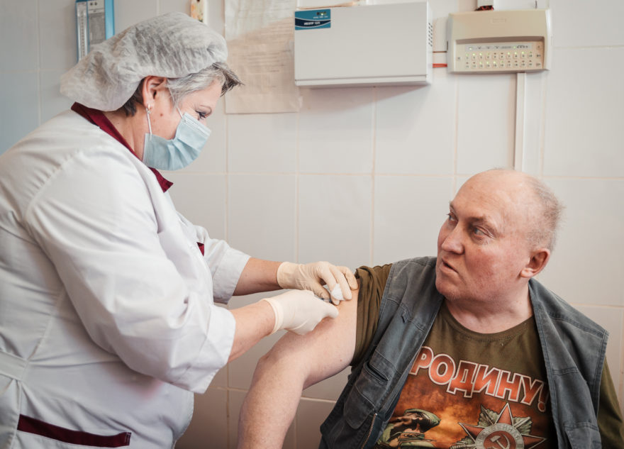 Медики назвали предельный возраст для вакцинации от коронавируса в Тверской области Медики назвали предельный возраст для вакцинации от коронавируса в Тверской области