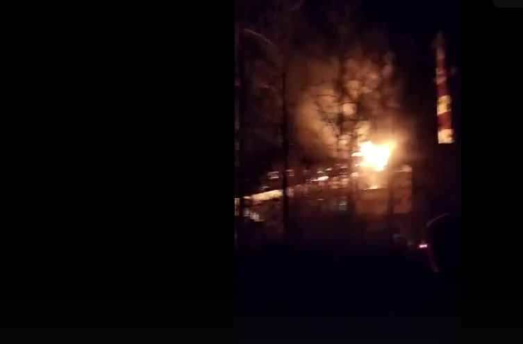 Опубликовано видео ночного пожара на ДОКе в Тверской области Опубликовано видео ночного пожара на ДОКе в Тверской области