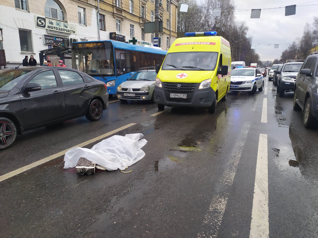 В Твери насмерть сбили пенсионерку, которая переходила дорогу не по зебре |  ТОП Тверь новости