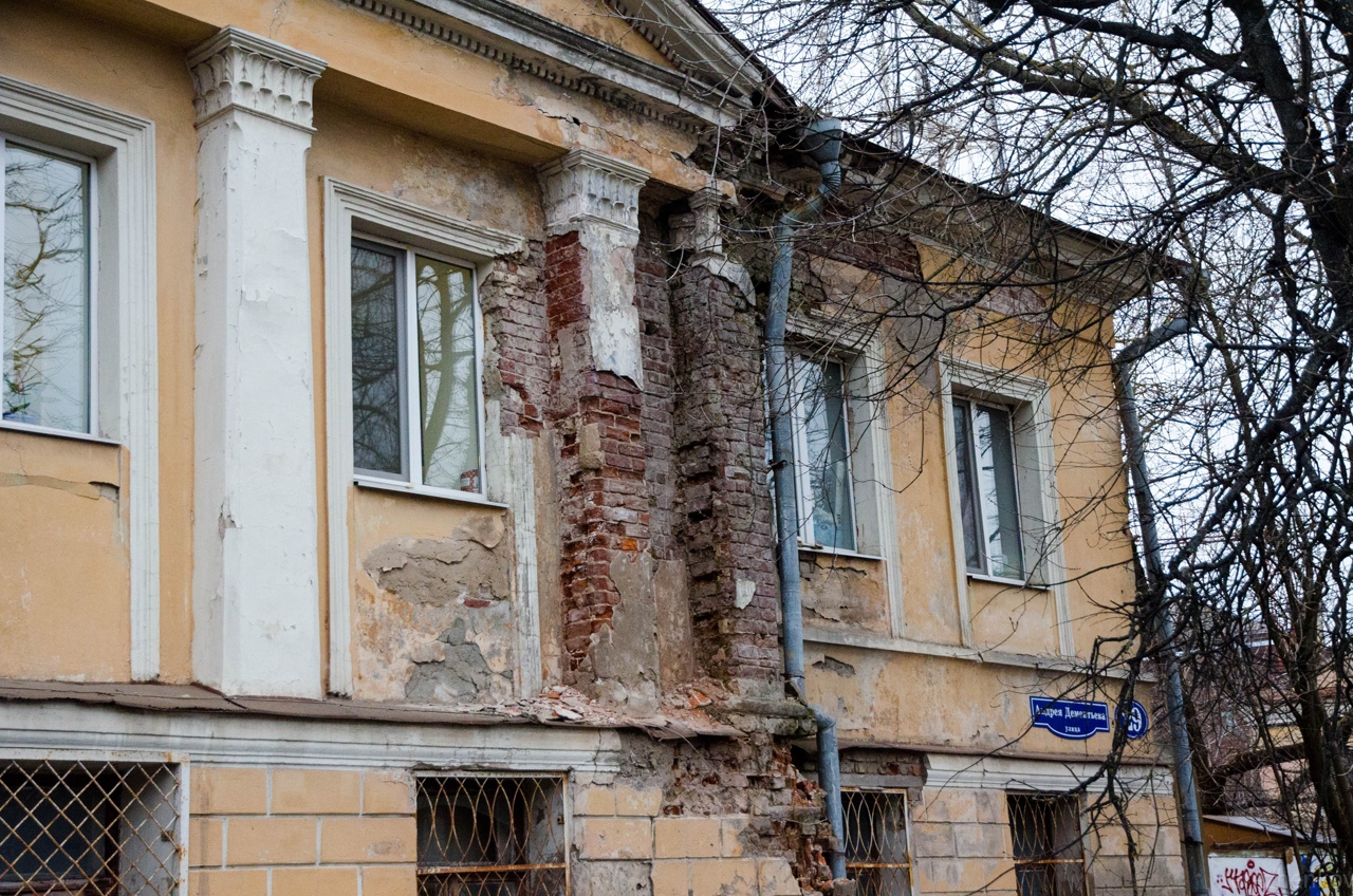 В центре Твери обрушивается фасад главного дома усадьбы XIX века | ТОП  Тверь новости