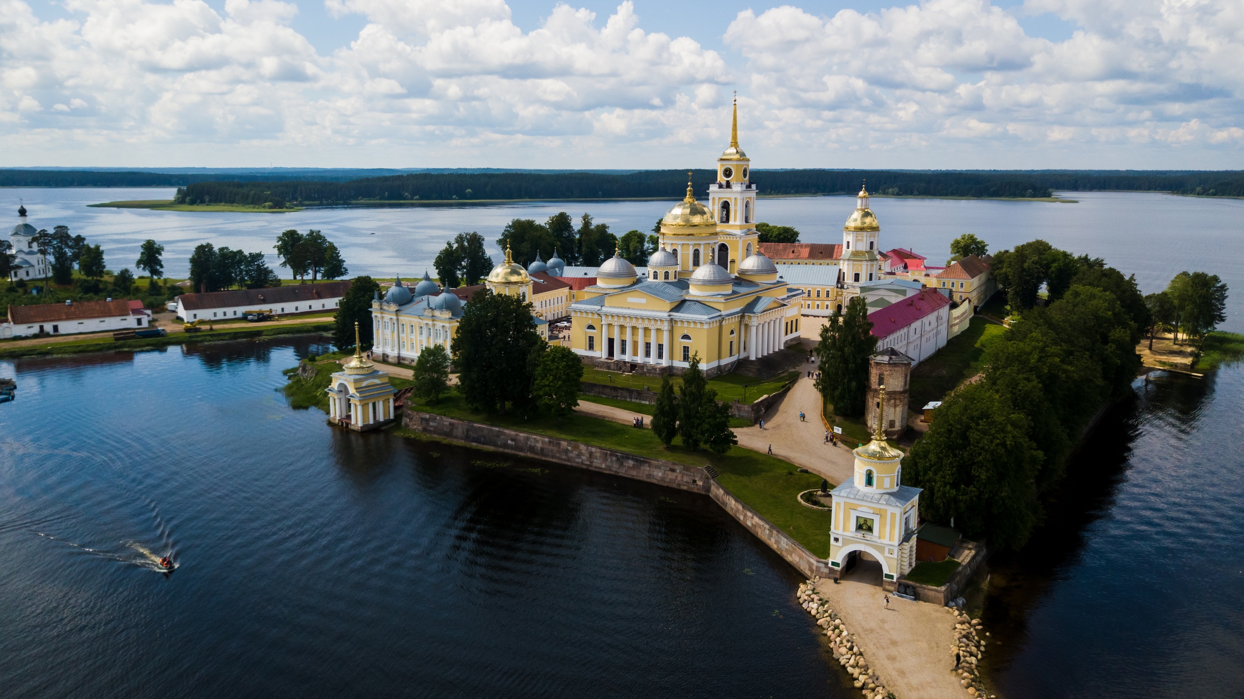 Монастырь Нило Столобенская пустынь