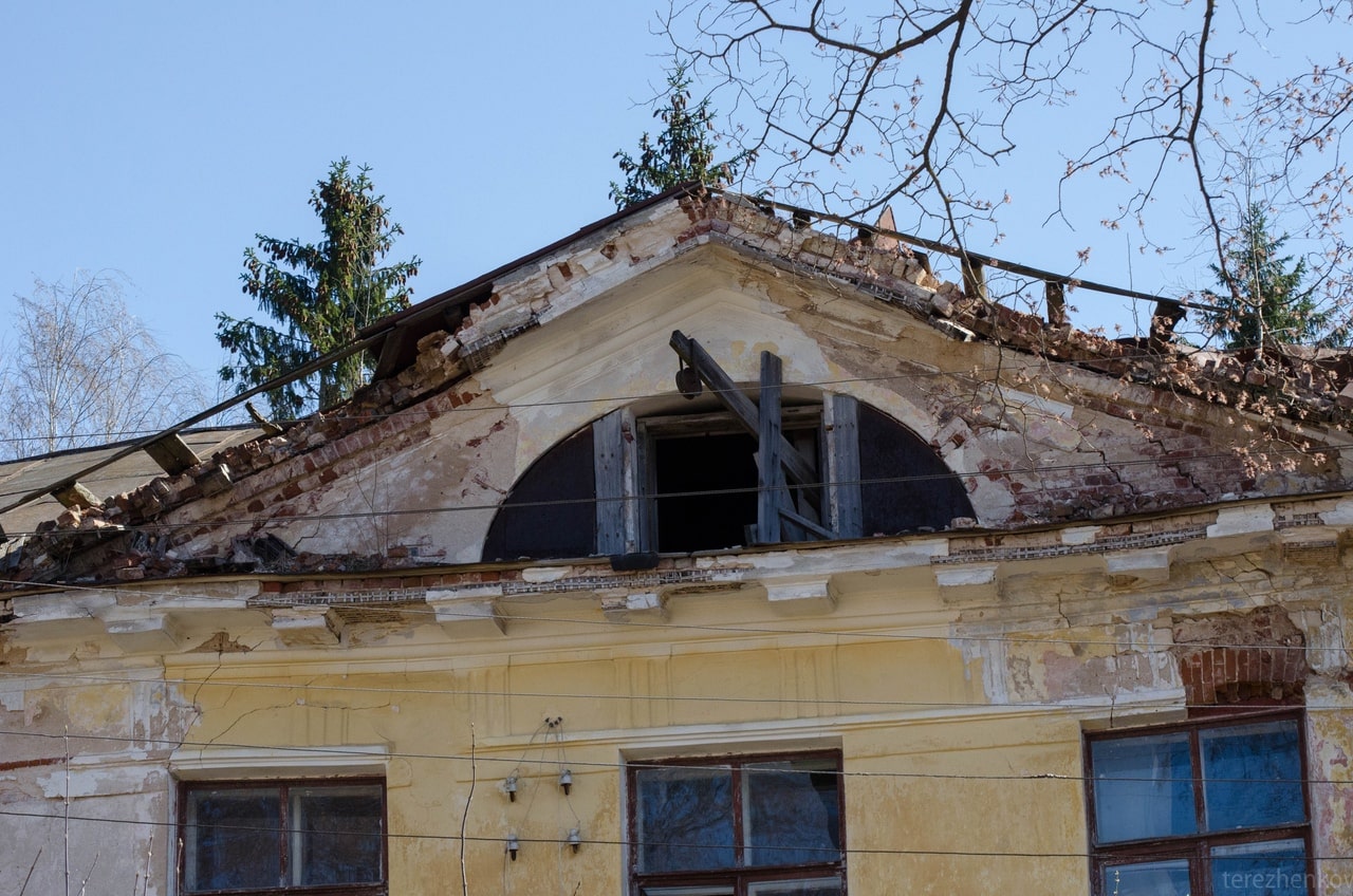 В Тверской области может обрушиться стена Путевого дворца