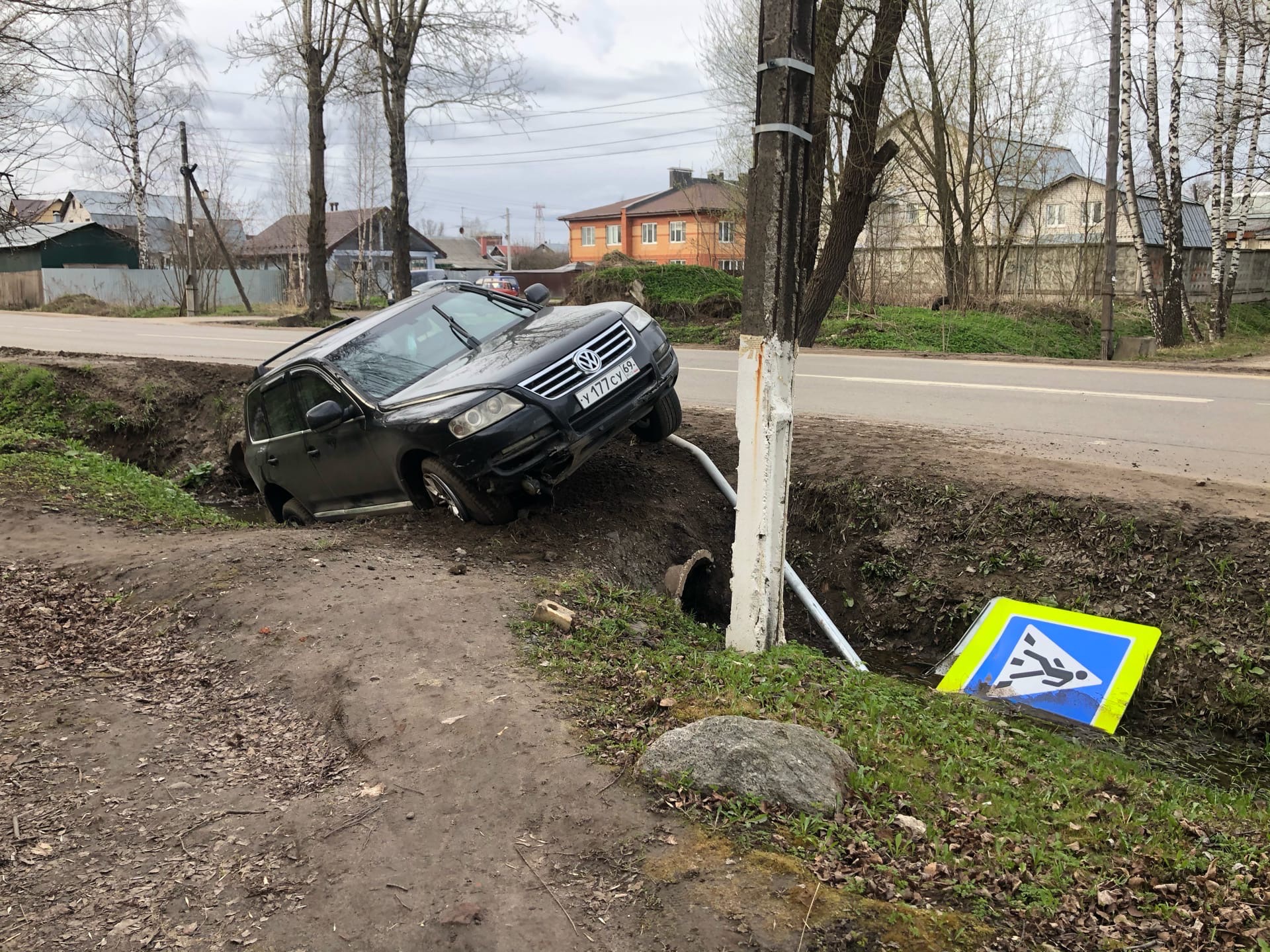 Пьяного «в хлам» водителя автомобиля «Фольксваген Туарег» задержали в Твери  | ТОП Тверь новости