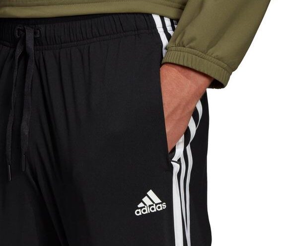 Тверского бизнесмена заставили работать 120 часов за «Adidas» Тверского бизнесмена заставили работать 120 часов за «Adidas»