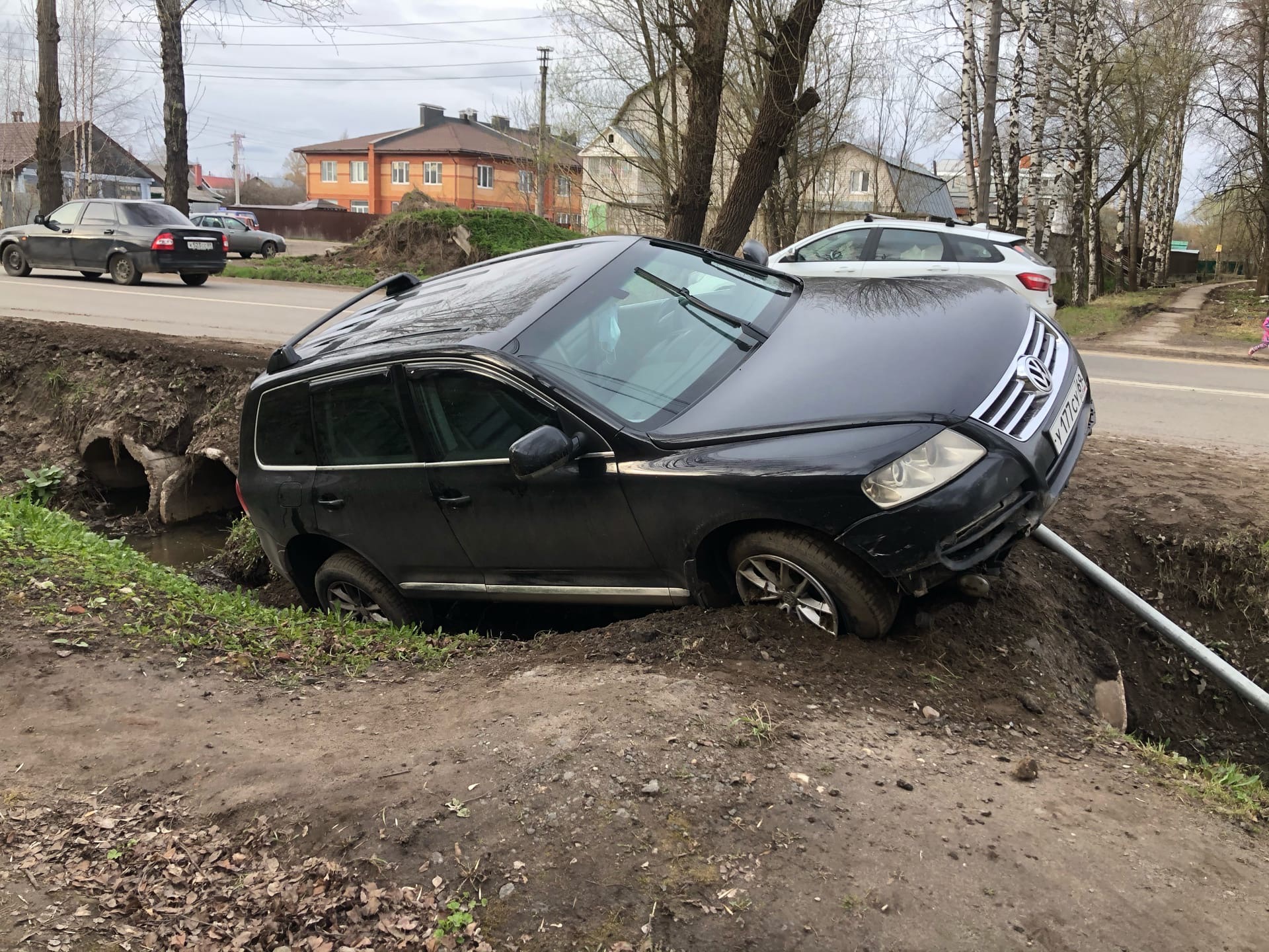 Пьяного «в хлам» водителя автомобиля «Фольксваген Туарег» задержали в Твери