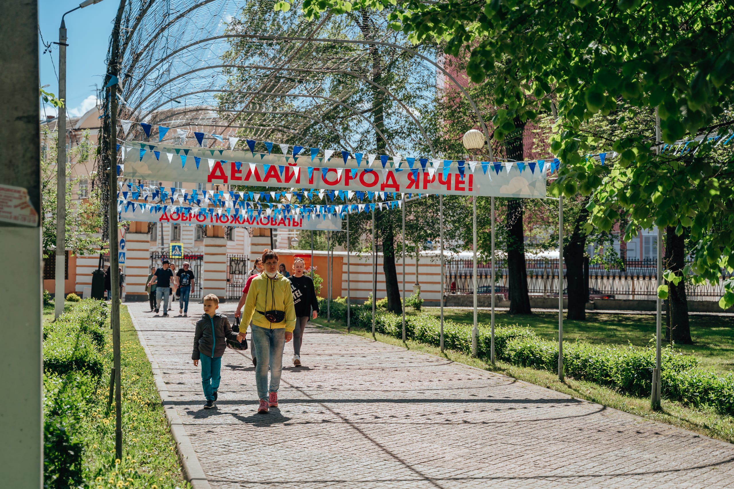 Сквер добра. Тверь 22 мая Горсад. Горсад Тверь. Тверь Горсад фотовыставка Волга. Первомайский сад Тверь сегодня.