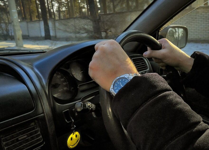Пьяный автослесарь в Тверской области проверил работу мотора, угнав автомобиль Пьяный автослесарь в Тверской области проверил работу мотора, угнав автомобиль