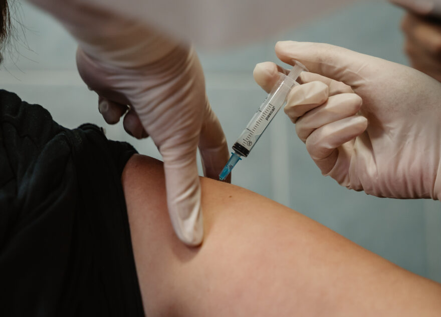 Желающих всё больше: за сутки вакцинировались 4200 жителей Тверской области Желающих всё больше: за сутки вакцинировались 4200 жителей Тверской области