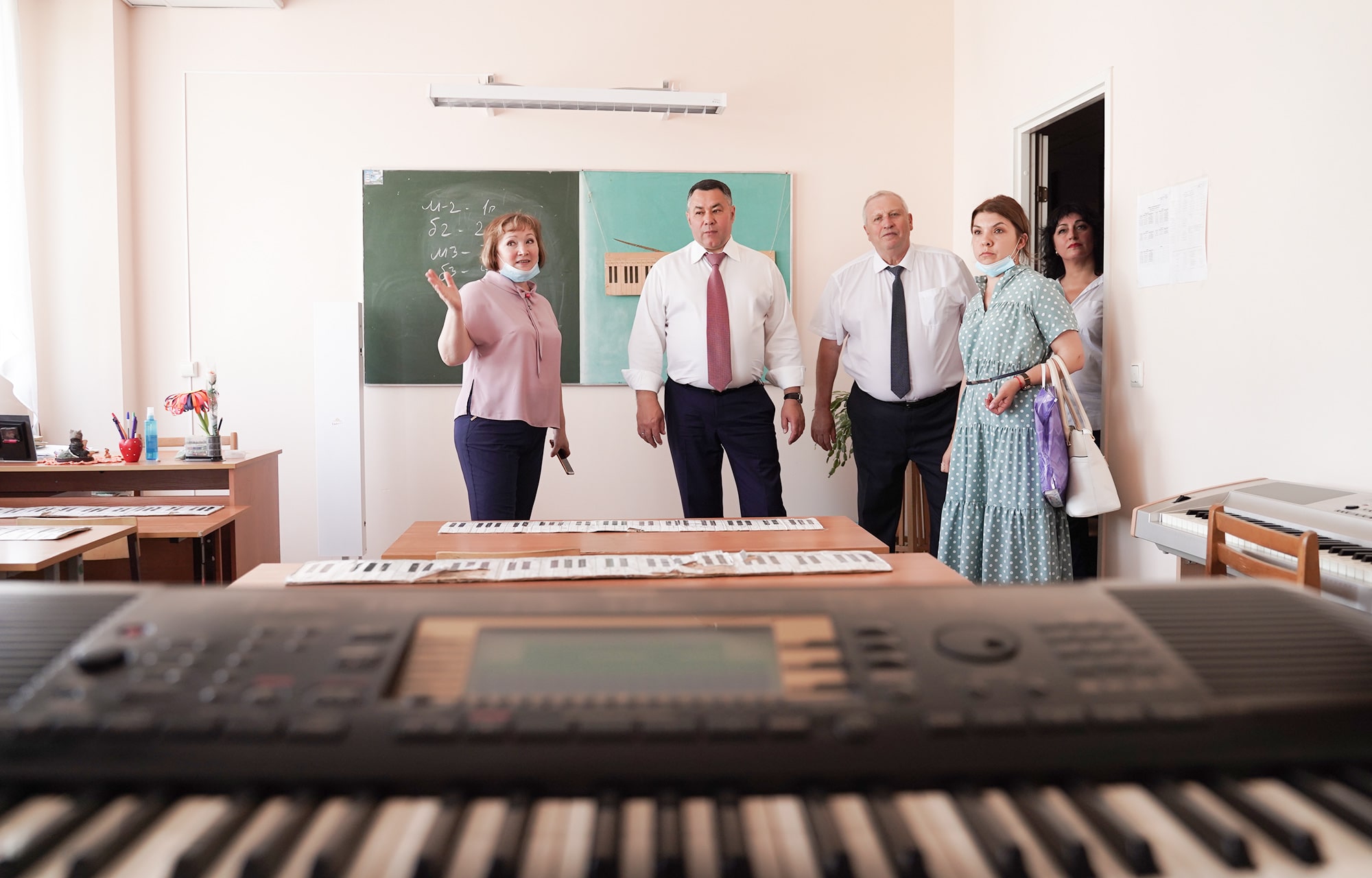 Игорь Руденя посетил в Андреаполе школу №3 и детскую школу искусств