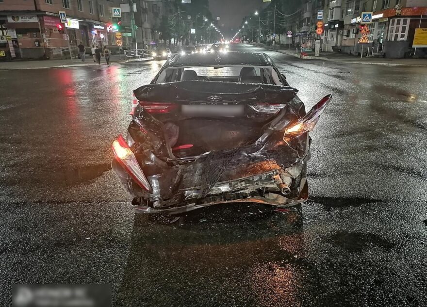 Из-за невнимательности водителя BMW в Твери пострадала 4-летняя девочка Из-за невнимательности водителя BMW в Твери пострадала 4-летняя девочка