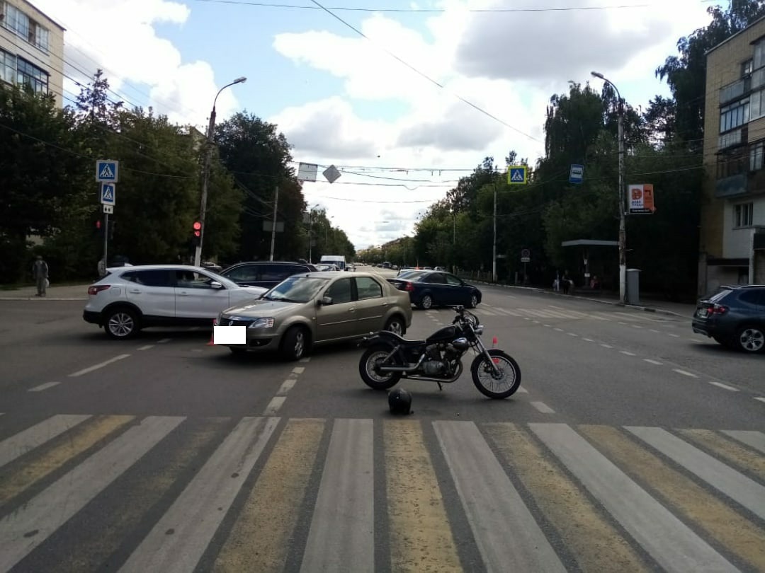 Мотоциклист пострадал из-за женщины-водителя в Твери