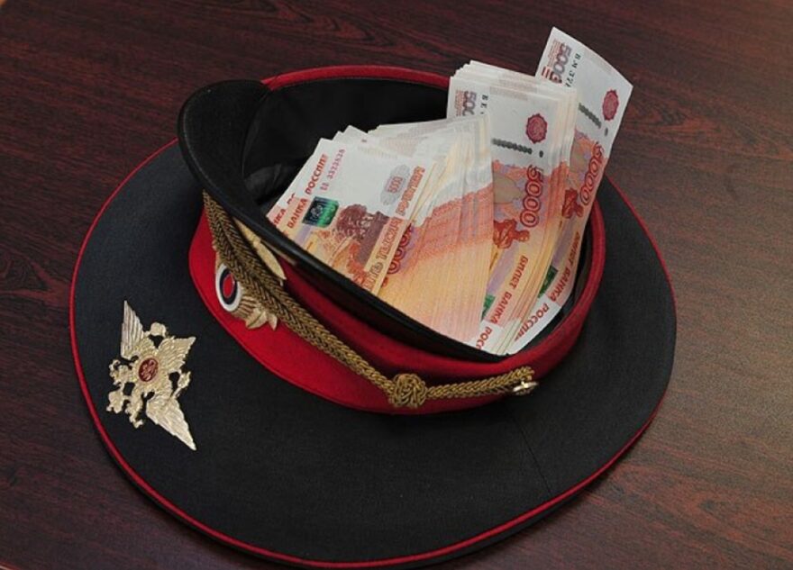 За взятку от пьяного водителя сотрудников ДПС взяли под стражу в Тверской области За взятку от пьяного водителя сотрудников ДПС взяли под стражу в Тверской области