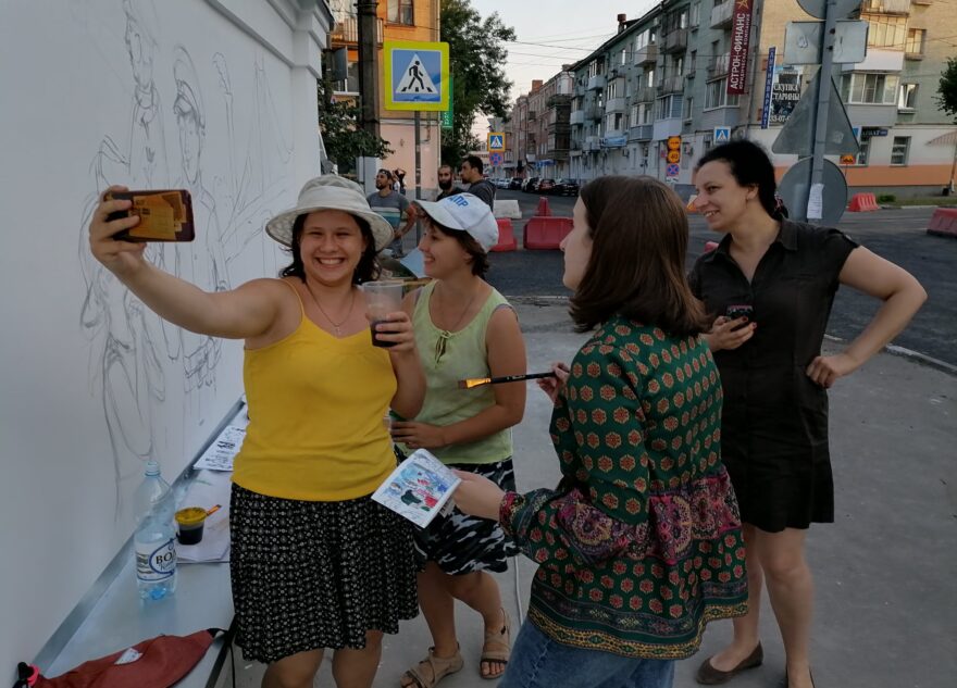 В Твери начали расписывать стену на Студенческом переулке В Твери начали расписывать стену на Студенческом переулке