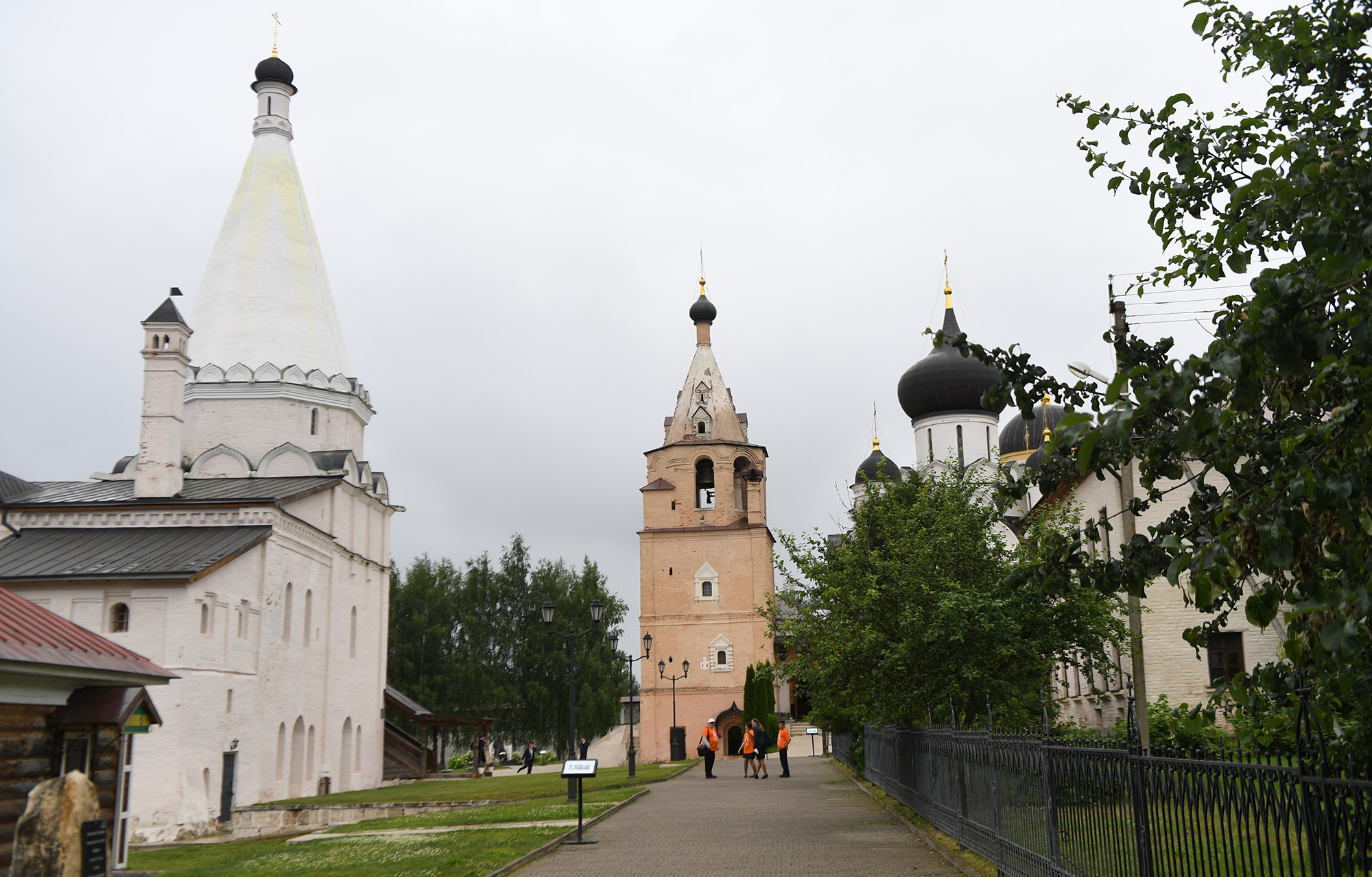 На Дне памяти святителя Иова в Старице заложили традицию напутствия выпускников