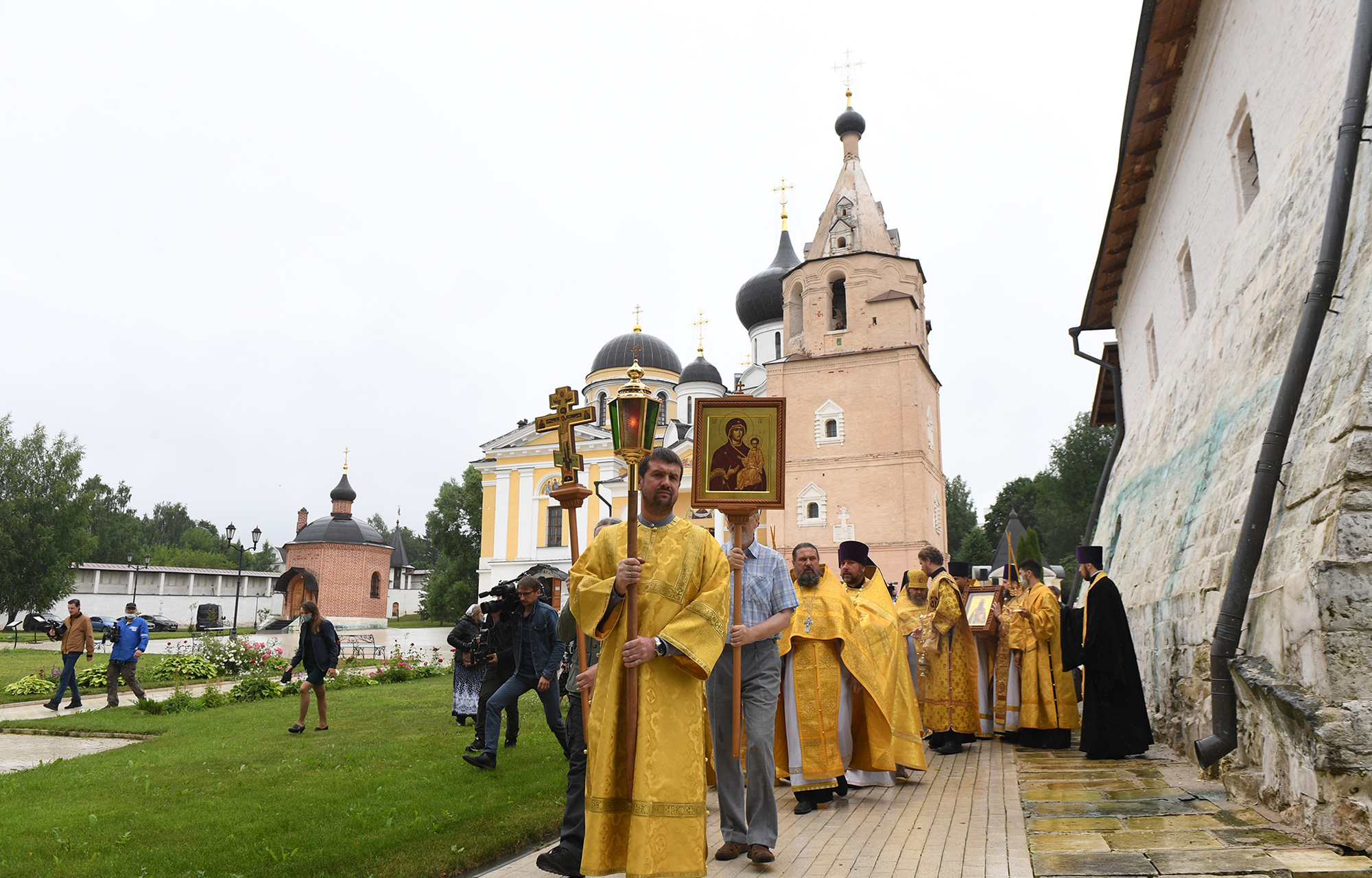 На Дне памяти святителя Иова в Старице заложили традицию напутствия выпускников