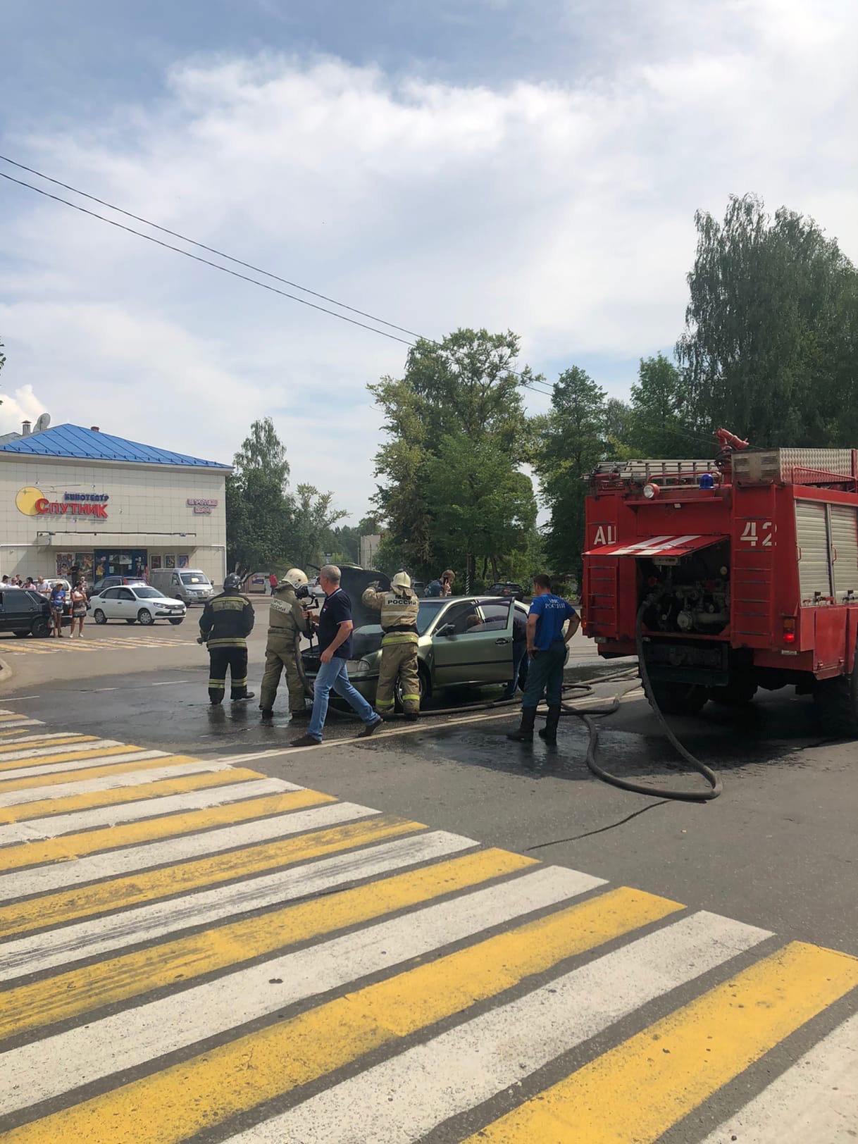 На площади загорелась машина в Тверской области | ТОП Тверь новости