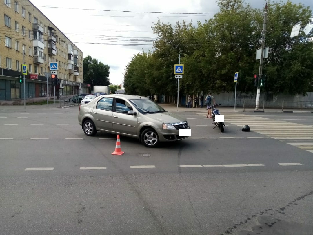 Мотоциклист пострадал из-за женщины-водителя в Твери