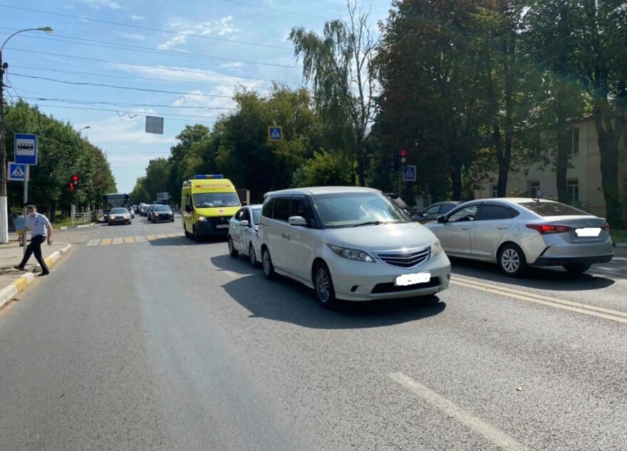 Пассажира такси госпитализировали в больницу после аварии в Твери Пассажира такси госпитализировали в больницу после аварии в Твери