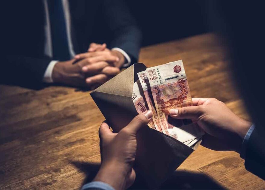 В Тверской области арестовали мужчину, который хотел дать "на лапу" В Тверской области арестовали мужчину, который хотел дать "на лапу"