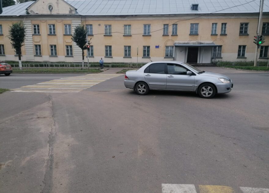 В Тверской области "Мицубиси" сбил мальчика-нарушителя прямо на пешеходном переходе В Тверской области "Мицубиси" сбил мальчика-нарушителя прямо на пешеходном переходе
