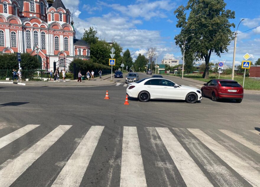 Пожилая женщина попала под колёса машины в Тверской области Пожилая женщина попала под колёса машины в Тверской области