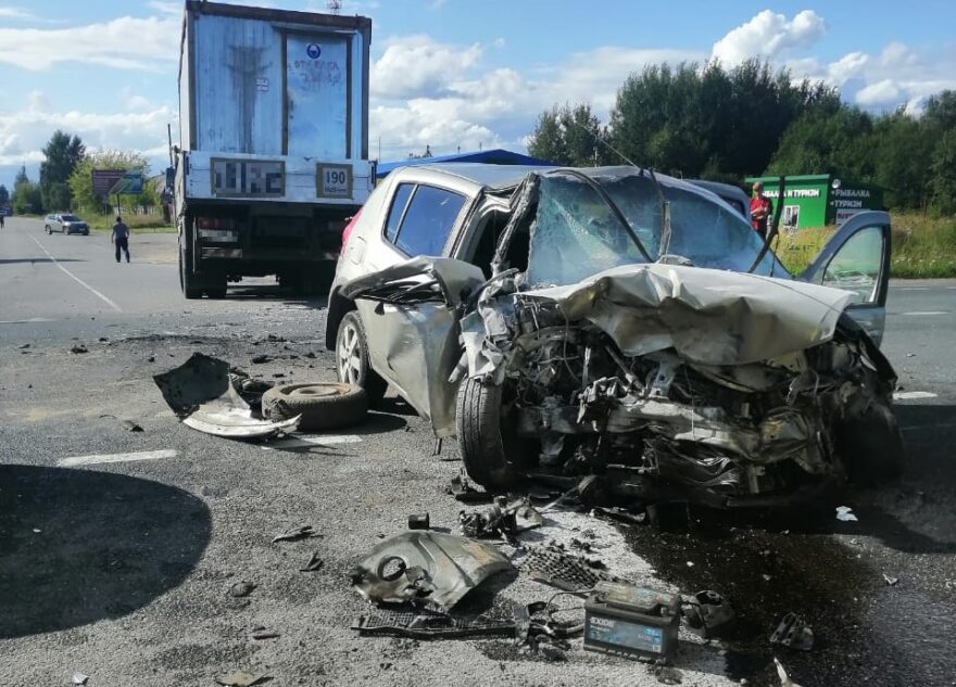 Девушка и женщина пострадали в столкновении двух иномарок в Тверской области Девушка и женщина пострадали в столкновении двух иномарок в Тверской области