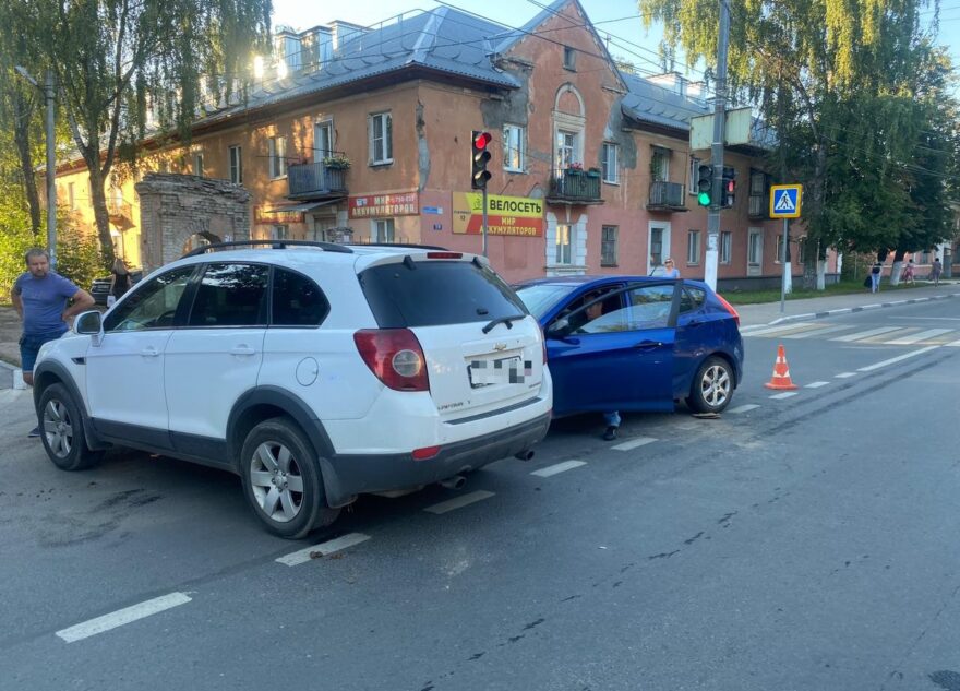 33-летняя женщина-водитель пострадала в аварии в Московском районе Твери 33-летняя женщина-водитель пострадала в аварии в Московском районе Твери