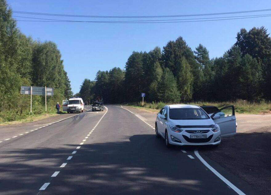 В Тверской области водитель "Ниссана" не успел затормозить и врезался в "Хёндай" В Тверской области водитель "Ниссана" не успел затормозить и врезался в "Хёндай"