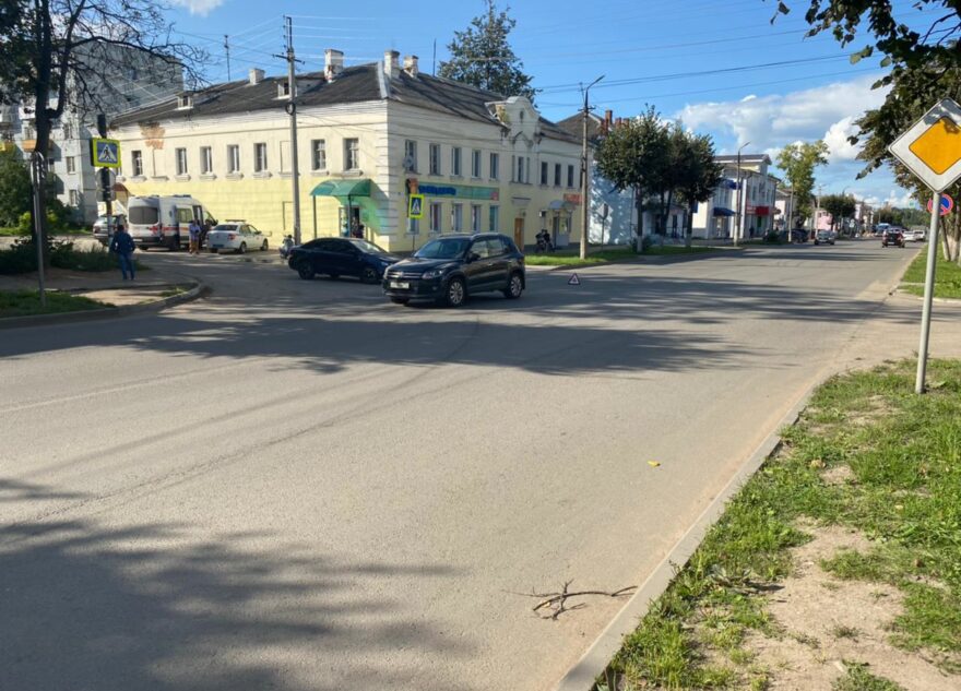 В Тверской области "Фольксваген" сбил ребёнка-велосипедиста, который не уступил дорогу В Тверской области "Фольксваген" сбил ребёнка-велосипедиста, который не уступил дорогу