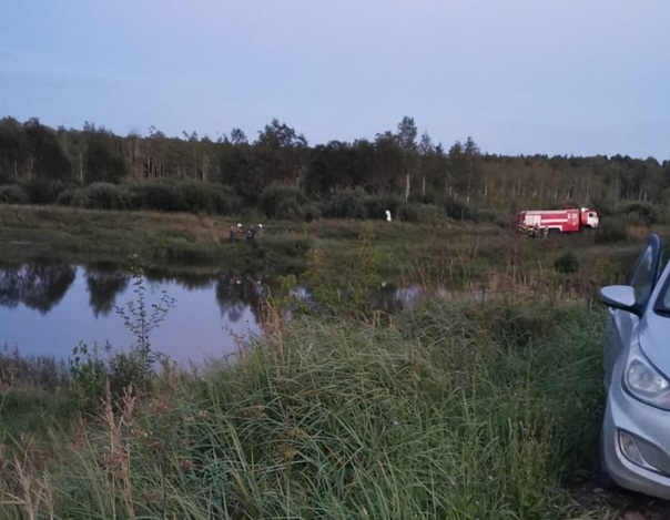 В Тверской области утонула иномарка, водолазы ищут тело водителя В Тверской области утонула иномарка, водолазы ищут тело водителя