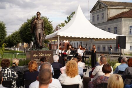 Набережная возле памятника Андрею Дементьеву в Твери станет местом проведения культурных встреч