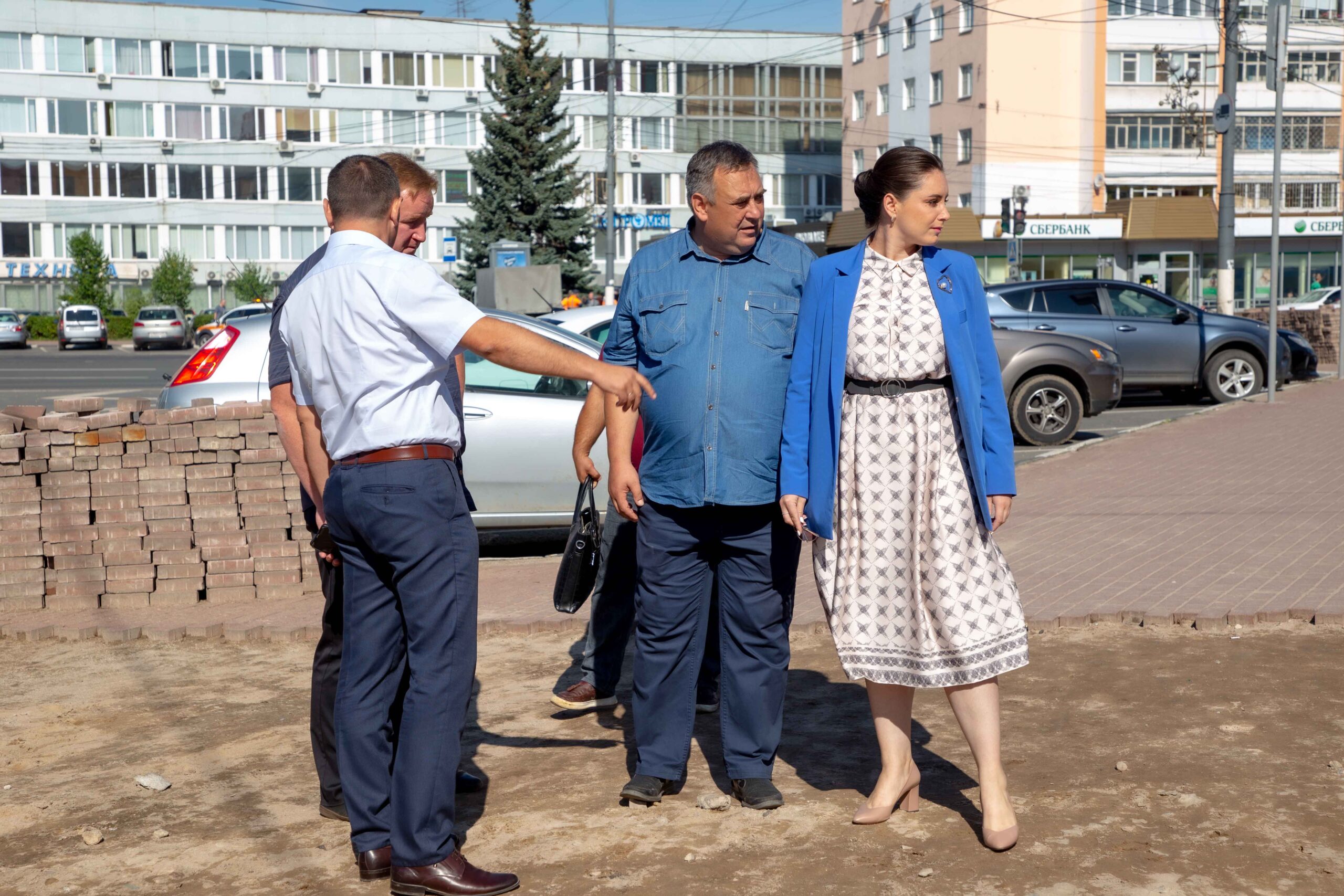 Среда становится доступней: Юлия Саранова проверила адресный ремонт проблемных тротуаров