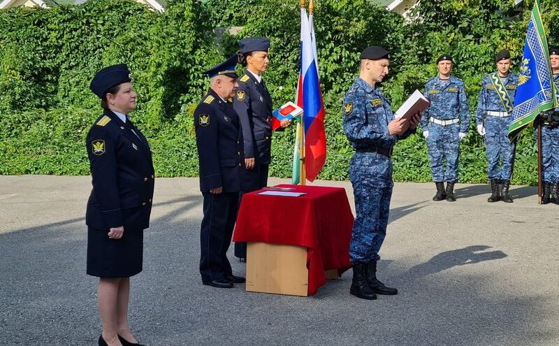 Накануне Дня государственного флага РФ тверские приставы приняли присягу Накануне Дня государственного флага РФ тверские приставы приняли присягу